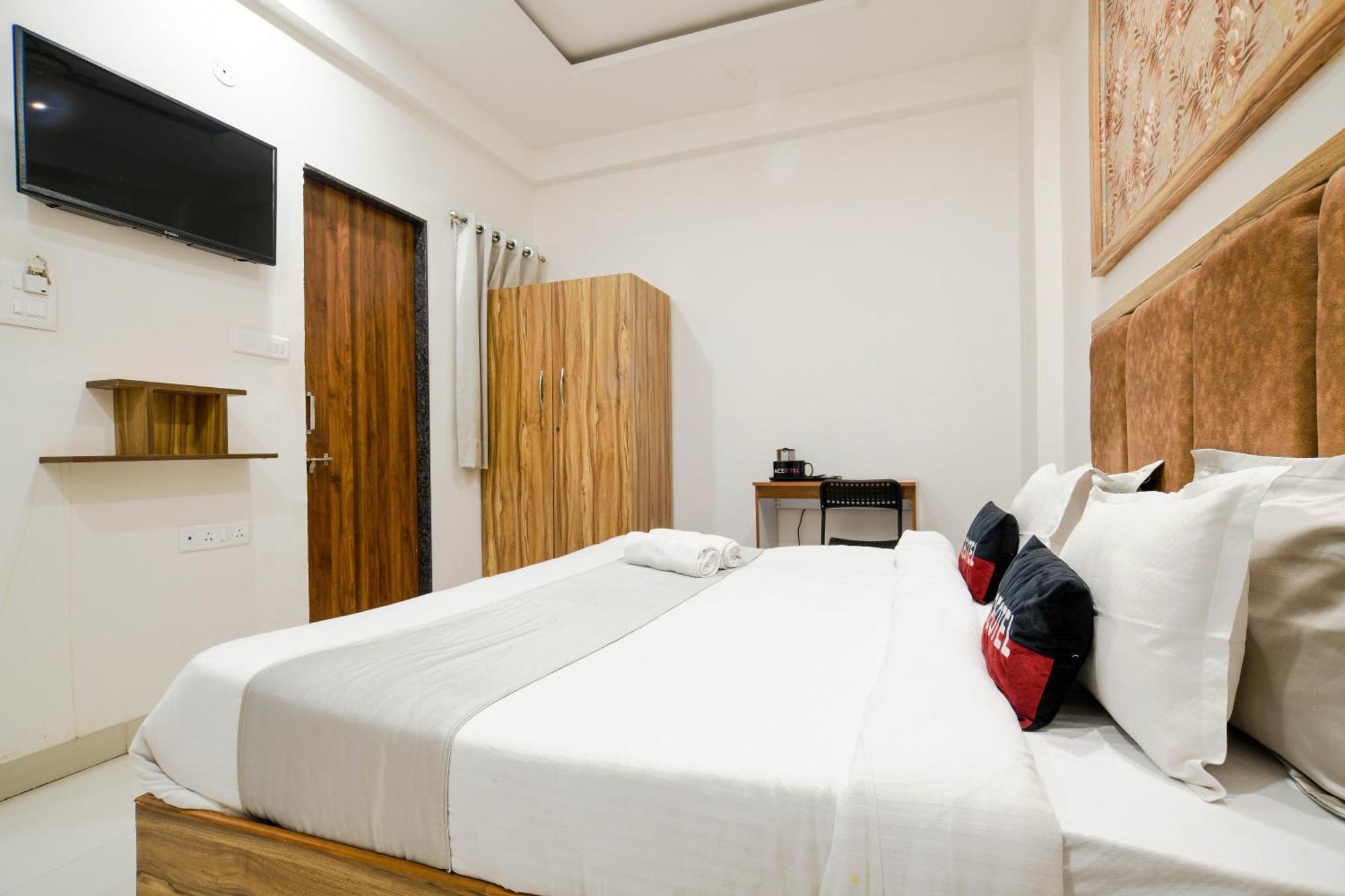 Aceotel Inn Flamingo Indore Exteriör bild