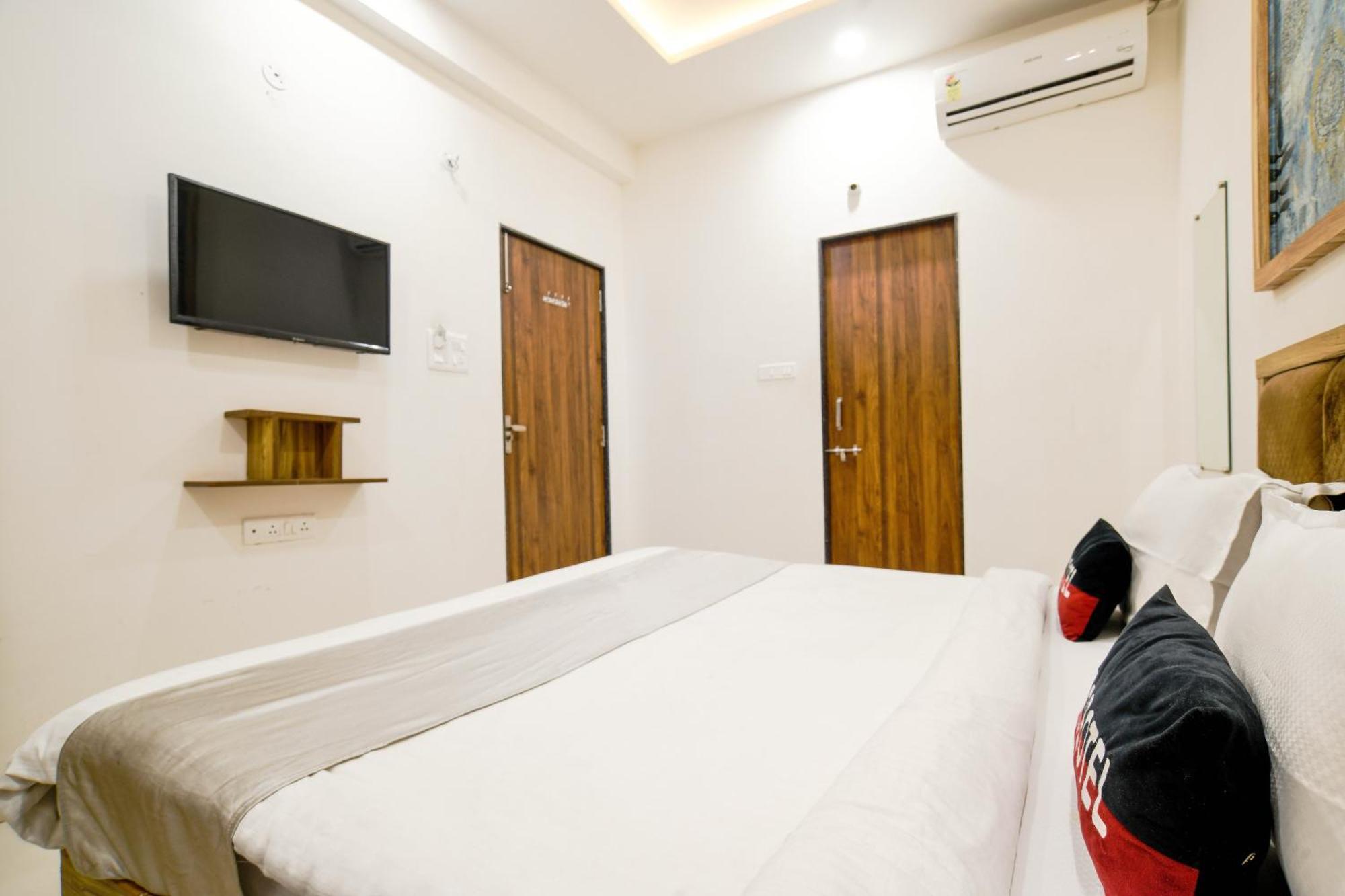Aceotel Inn Flamingo Indore Exteriör bild