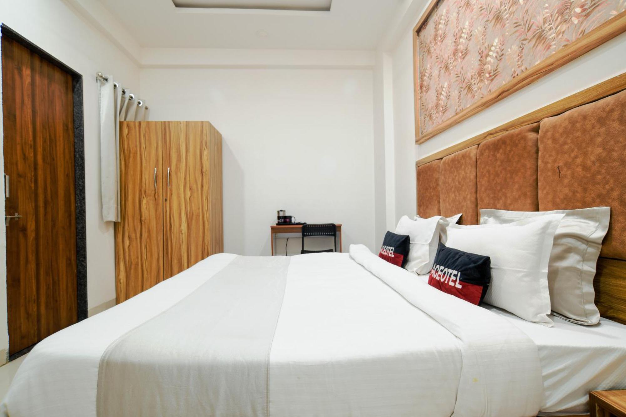 Aceotel Inn Flamingo Indore Exteriör bild