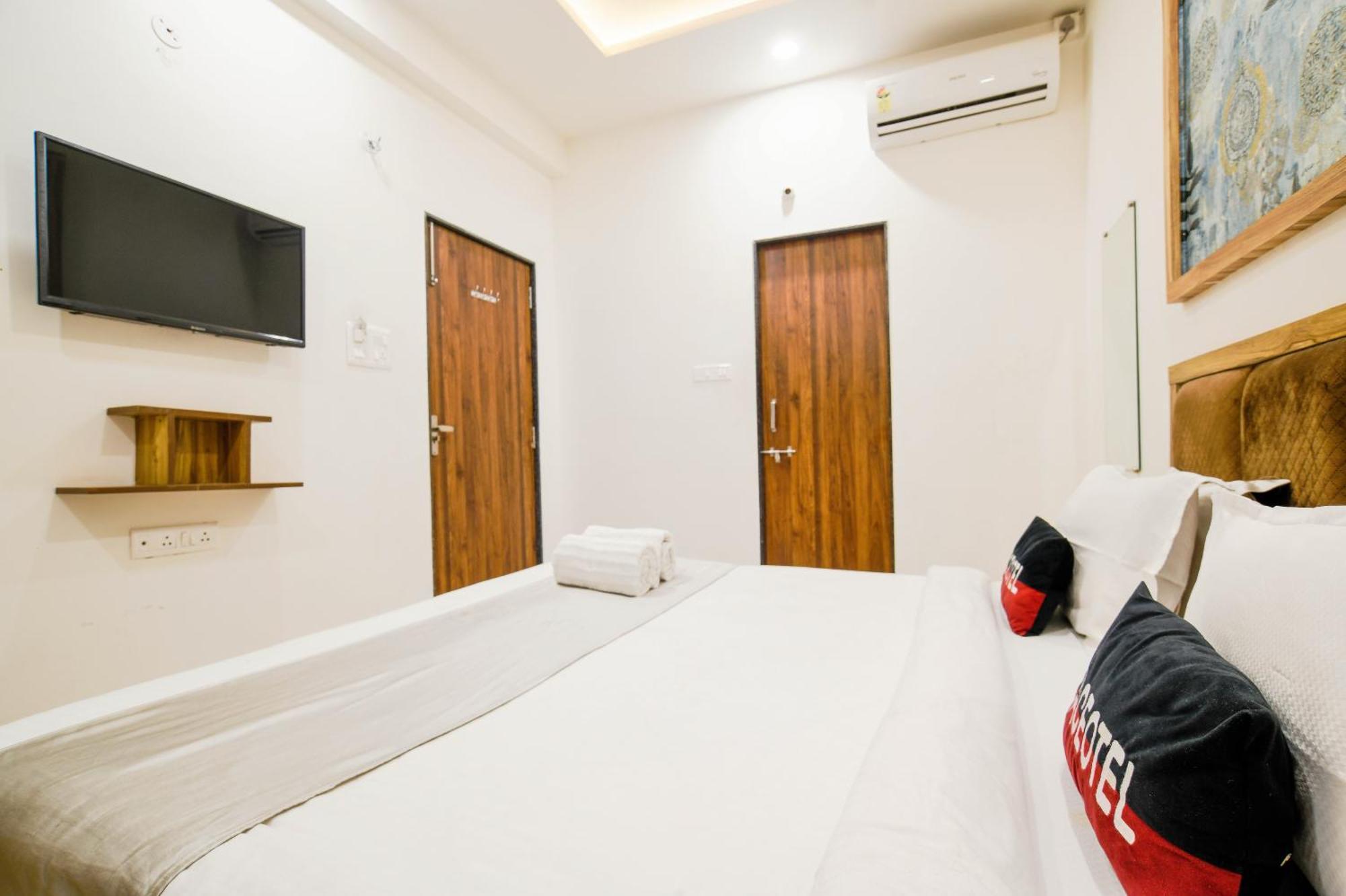 Aceotel Inn Flamingo Indore Exteriör bild