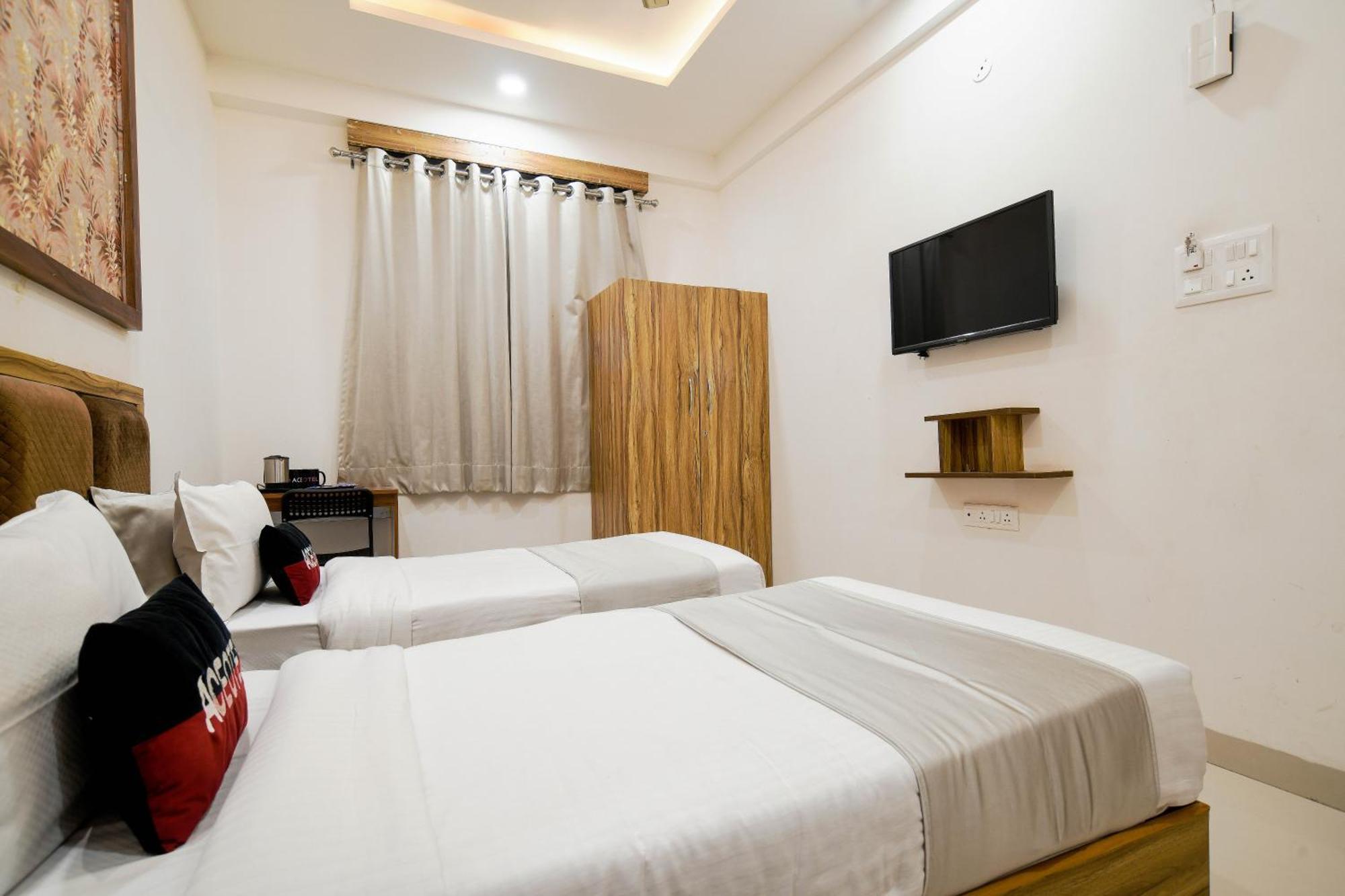 Aceotel Inn Flamingo Indore Exteriör bild