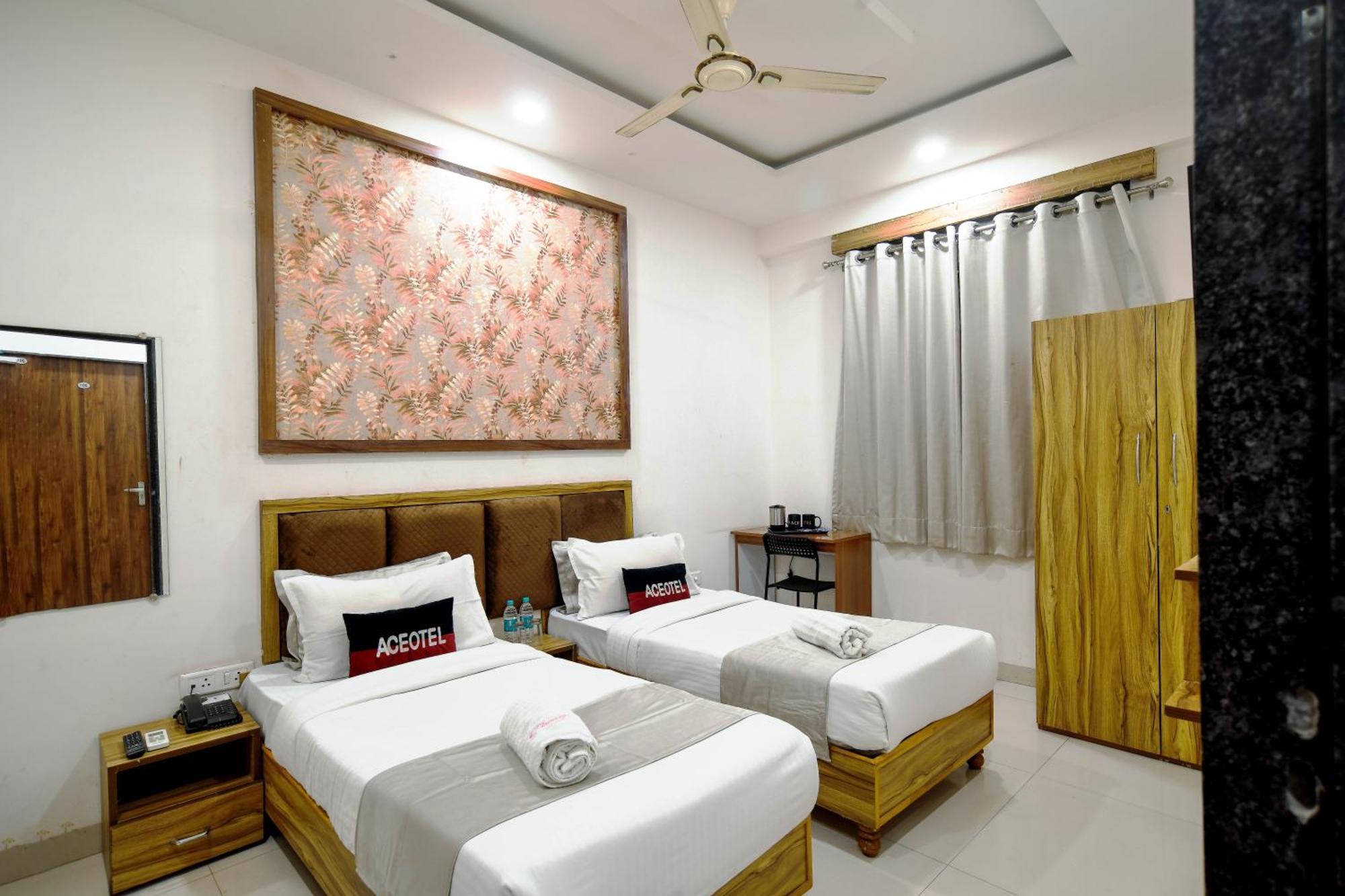 Aceotel Inn Flamingo Indore Exteriör bild